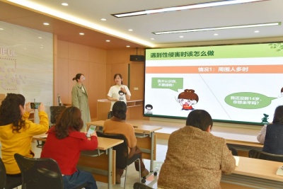 一场讲座0421.jpg